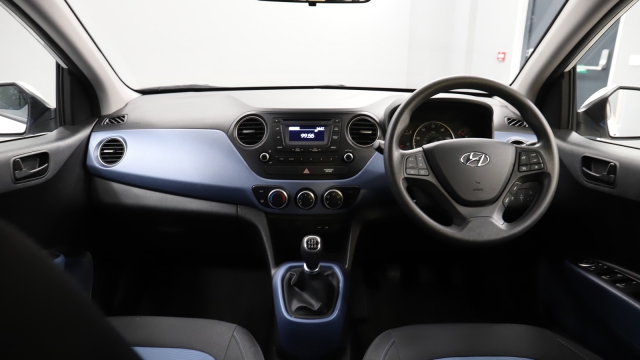 View the 2016 Hyundai I10: 1.0 SE 5dr Online at Peter Vardy