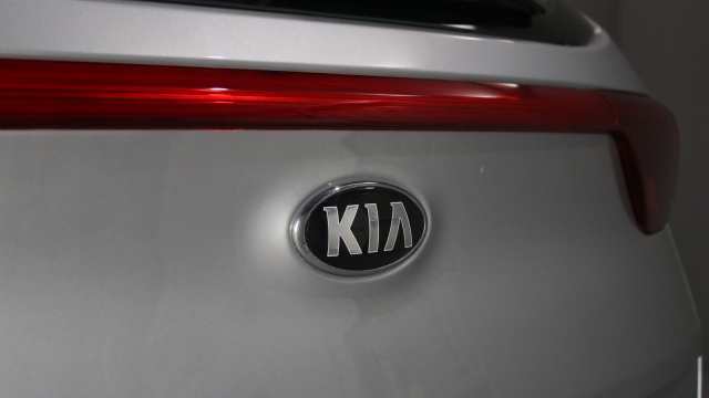 View the 2016 Kia Sportage: 1.6 GDi 1 5dr Online at Peter Vardy