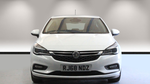View the 2019 Vauxhall Astra: 1.4T 16V 150 SRi 5dr Auto Online at Peter Vardy