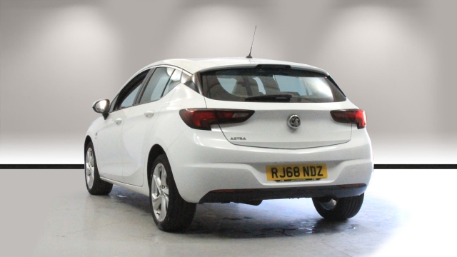 View the 2019 Vauxhall Astra: 1.4T 16V 150 SRi 5dr Auto Online at Peter Vardy