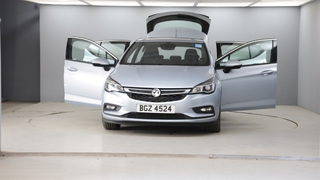 View the 2016 Vauxhall Astra: 1.4i 16V SRi 5dr Online at Peter Vardy