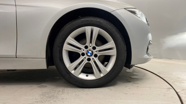 View the 2018 BMW 3 Series: 318i Sport 4dr Online at Peter Vardy