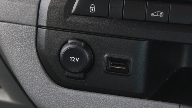 View the 2019 Vauxhall Vivaro: 2900 1.5d 100PS Edition H1 Van Online at Peter Vardy