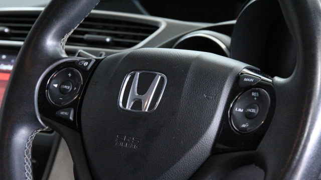 View the 2016 Honda Civic: 1.6 i-DTEC SE Plus 5dr [Nav] Online at Peter Vardy