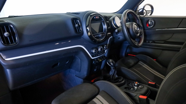 View the 2019 Mini Countryman: 1.5 Cooper S E Sport ALL4 PHEV 5dr Auto Online at Peter Vardy