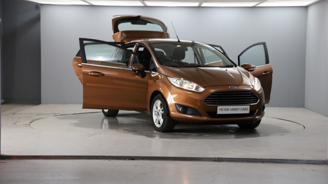 View the 2014 Ford Fiesta: 1.6 Zetec 5dr Powershift Online at Peter Vardy