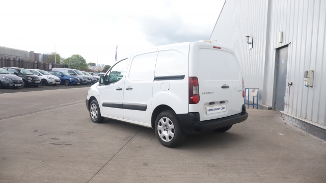 View the 2018 Peugeot Partner: 850 1.6 BlueHDi 100 Professional Van [non SS] Online at Peter Vardy
