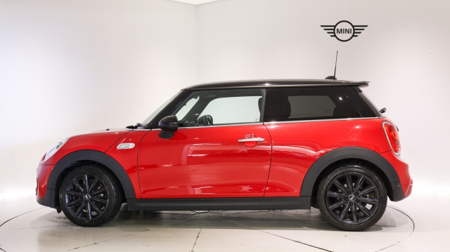 View the 2017 Mini Hatchback: 2.0 Cooper S 3dr [Chili/Media Pack XL] Online at Peter Vardy