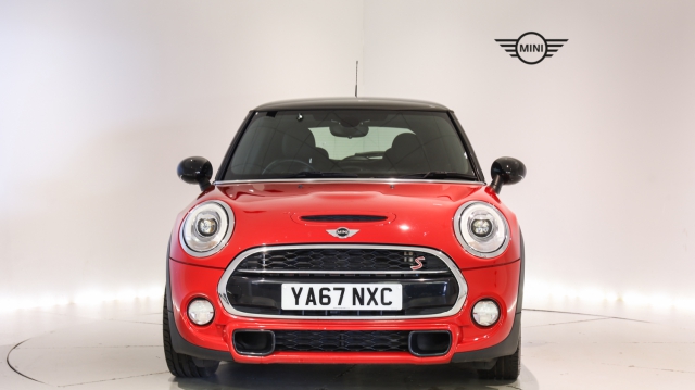 View the 2017 Mini Hatchback: 2.0 Cooper S 3dr [Chili/Media Pack XL] Online at Peter Vardy