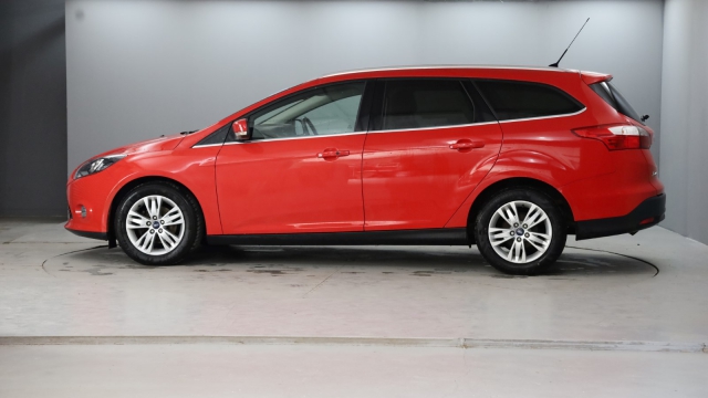 View the 2014 Ford Focus: 1.6 TDCi 115 Titanium Navigator 5dr Online at Peter Vardy