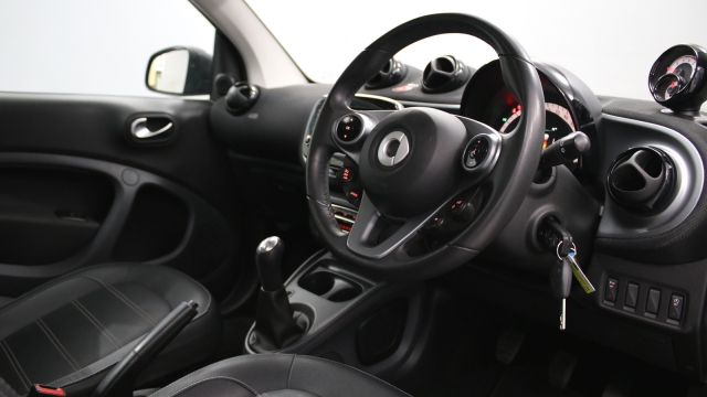 View the 2016 Smart Fortwo Coupe: 1.0 Prime Premium 2dr Online at Peter Vardy