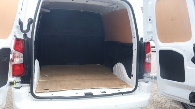 View the 2020 Vauxhall Combo Cargo: 2000 1.5 Turbo D 100ps H1 Sportive Van Online at Peter Vardy