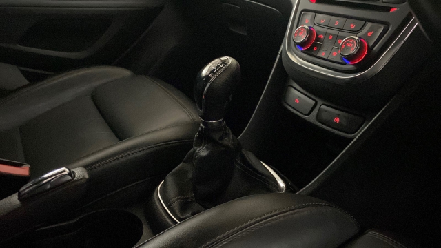 View the 2016 Vauxhall Mokka: 1.6 CDTi ecoFLEX SE 5dr Online at Peter Vardy