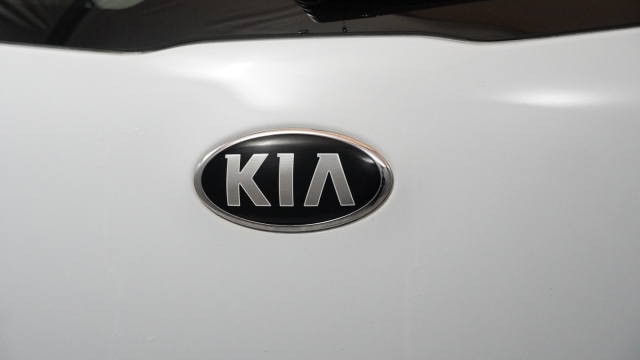 View the 2013 Kia Sportage: 1.6 GDi 1 5dr Online at Peter Vardy