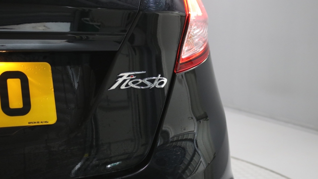 View the 2016 Ford Fiesta Hatchback Special: 1.0 EcoBoost 140 Zetec S Online at Peter Vardy
