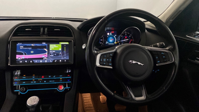 View the 2019 Jaguar F-pace: 2.0d [163] Prestige 5dr Online at Peter Vardy
