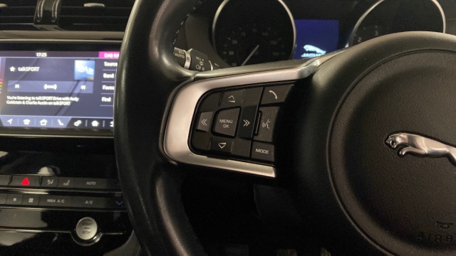 View the 2019 Jaguar F-pace: 2.0d [163] Prestige 5dr Online at Peter Vardy