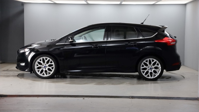 View the 2016 Ford Focus: 1.5 TDCi 120 Zetec S 5dr Online at Peter Vardy