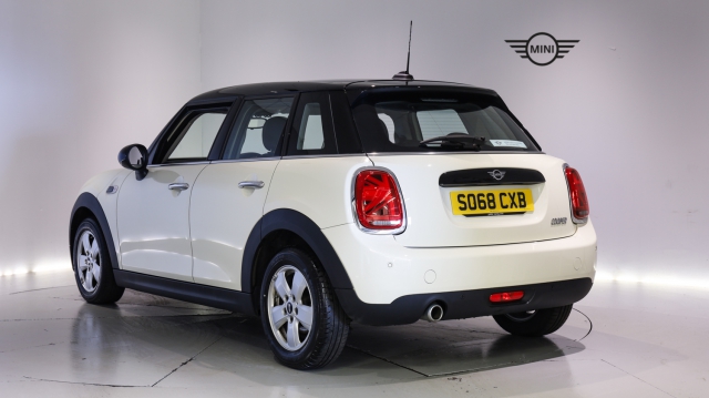 View the 2018 Mini Hatchback: 1.5 One Classic II 5dr Online at Peter Vardy
