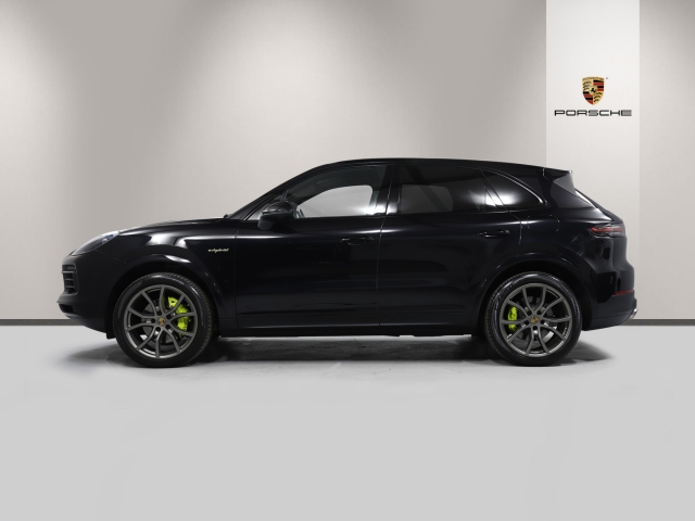 View the 2019 Porsche Cayenne: S E-Hybrid 5dr Tiptronic S Online at Peter Vardy