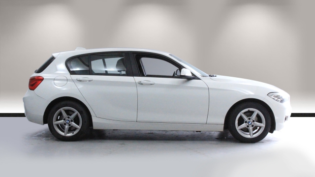 View the 2017 Bmw 1 Series: 116d SE 5dr [Nav] Online at Peter Vardy