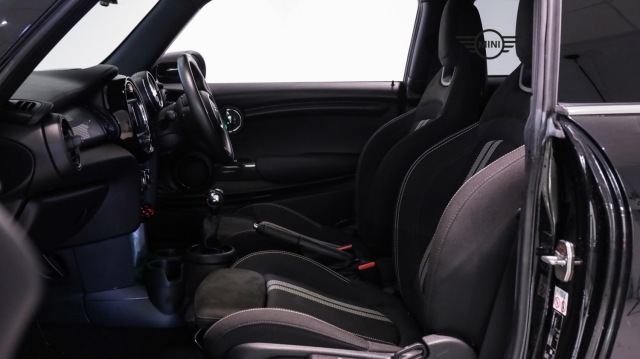 View the 2019 Mini Hatchback: 1.5 Cooper Sport II 3dr [Nav Pack] Online at Peter Vardy