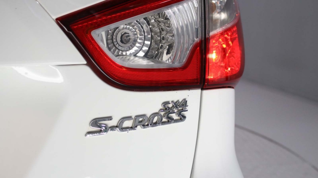 View the 2015 Suzuki Sx4 S-cross: 1.6 SZ-T 5dr Online at Peter Vardy