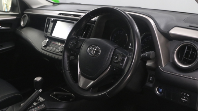 View the 2016 Toyota Rav4: 2.0 V-matic Excel 5dr CVT [Nav] Online at Peter Vardy