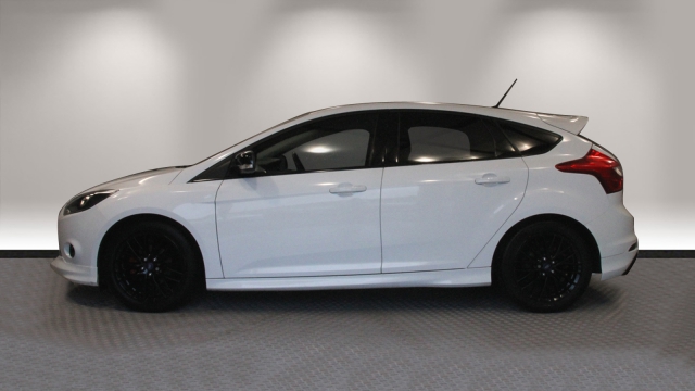 View the 2013 Ford Focus: 1.6 125 Zetec S 5dr Powershift Online at Peter Vardy