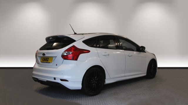 View the 2013 Ford Focus: 1.6 125 Zetec S 5dr Powershift Online at Peter Vardy