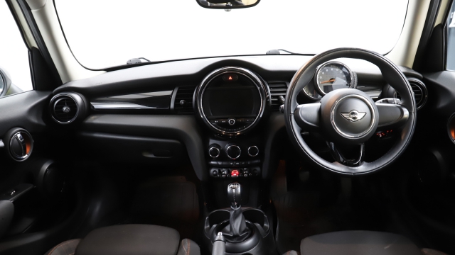 View the 2017 Mini Hatchback: 1.5 Cooper Seven 5dr Online at Peter Vardy