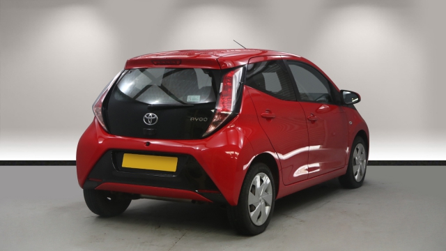View the 2015 Toyota Aygo: 1.0 VVT-i X-Play 5dr [X-touch] Online at Peter Vardy