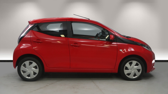 View the 2015 Toyota Aygo: 1.0 VVT-i X-Play 5dr [X-touch] Online at Peter Vardy