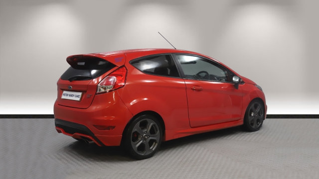 View the 2015 Ford Fiesta: 1.6 EcoBoost ST-2 Navigation 3dr Online at Peter Vardy
