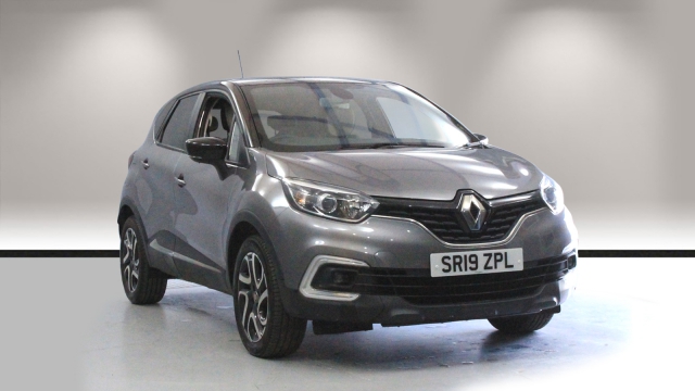 View the 2019 Renault Captur: 1.3 TCE 130 Iconic 5dr Online at Peter Vardy