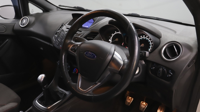View the 2016 Ford Fiesta: 1.0 EcoBoost 140 ST-Line Navigation 3dr Online at Peter Vardy