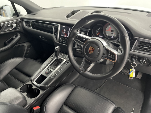 View the 2018 Porsche Macan: S Diesel 5dr PDK Online at Peter Vardy