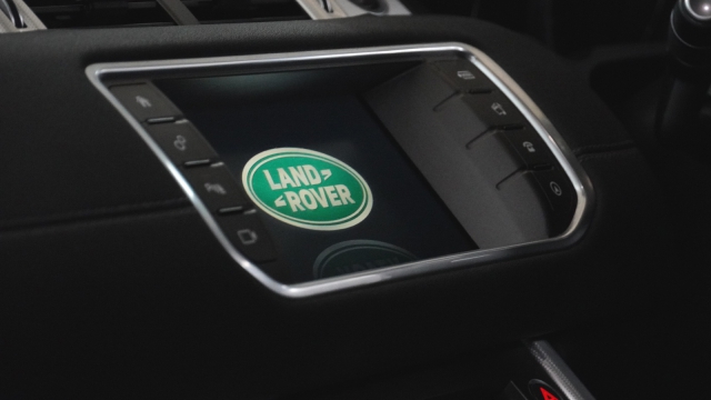 View the 2015 Land Rover Range Rover Evoque: 2.0 TD4 HSE Dynamic 5dr Auto Online at Peter Vardy