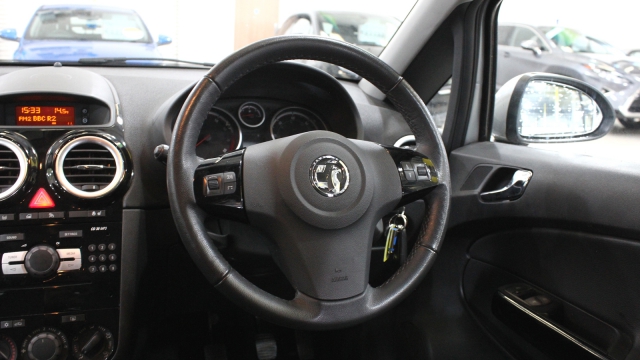 View the 2015 Vauxhall Corsa: 1.4 SE 5dr Online at Peter Vardy