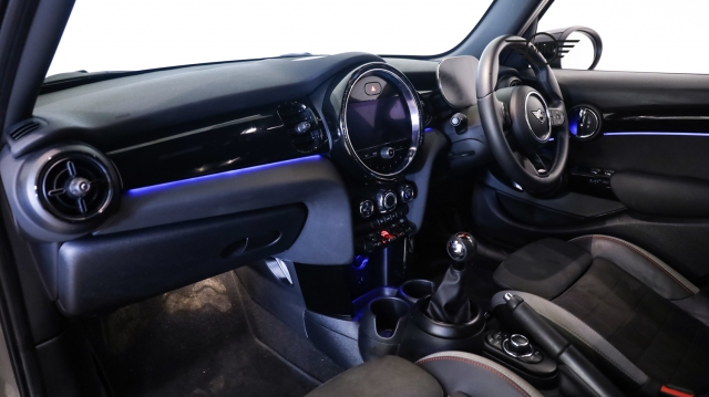 View the 2021 Mini Hatchback: 1.5 Cooper Sport II 5dr [Nav Pack] Online at Peter Vardy