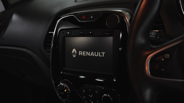 View the 2016 Renault Captur: 1.5 dCi 90 Dynamique Nav 5dr Online at Peter Vardy