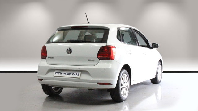 View the 2016 Volkswagen Polo: 1.0 SE 5dr Online at Peter Vardy