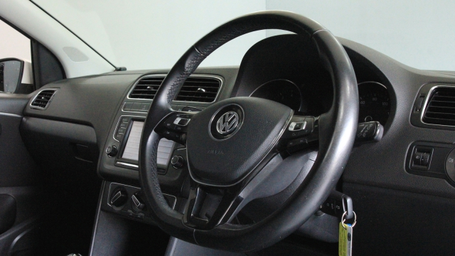 View the 2016 Volkswagen Polo: 1.0 SE 5dr Online at Peter Vardy