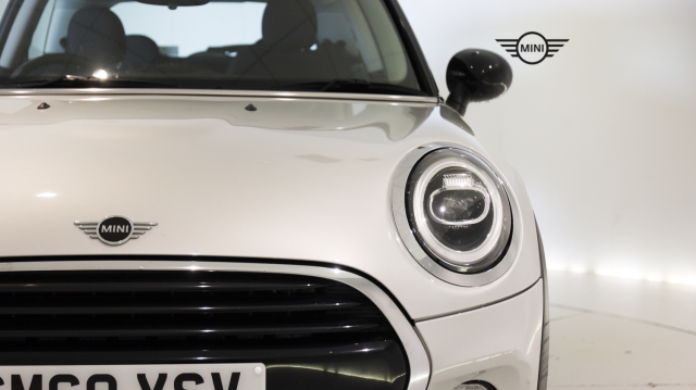 View the 2018 Mini Hatchback: 1.5 Cooper II 3dr Online at Peter Vardy