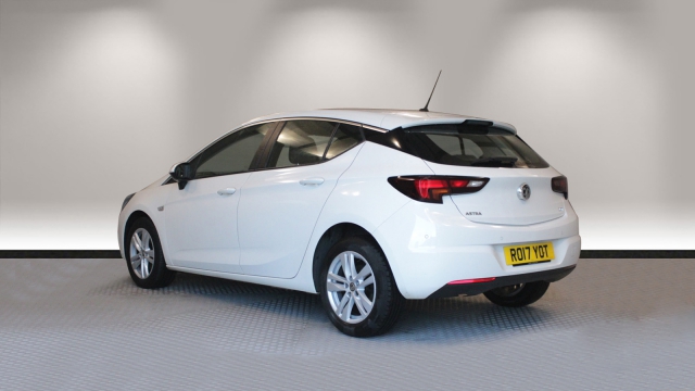 View the 2017 Vauxhall Astra: 1.6 CDTi 16V Design 5dr Online at Peter Vardy