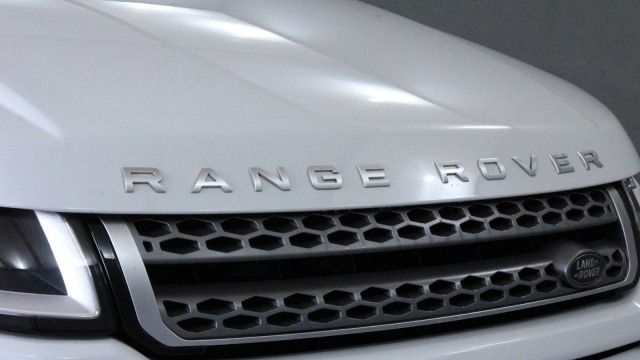 View the 2016 Land Rover Range Rover Evoque: 2.0 eD4 SE 5dr 2WD Online at Peter Vardy