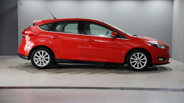 View the 2015 Ford Focus: 1.5 TDCi 120 Titanium 5dr Online at Peter Vardy