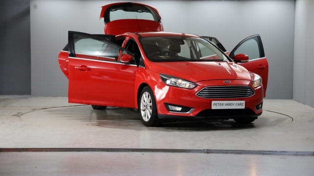 View the 2015 Ford Focus: 1.5 TDCi 120 Titanium 5dr Online at Peter Vardy