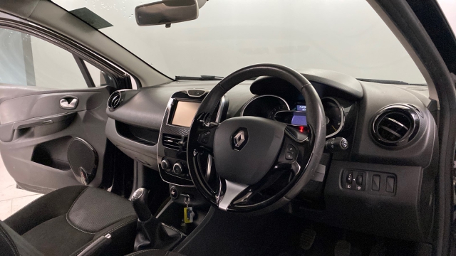 View the 2015 Renault Clio: 1.2 16V Dynamique MediaNav 5dr Online at Peter Vardy