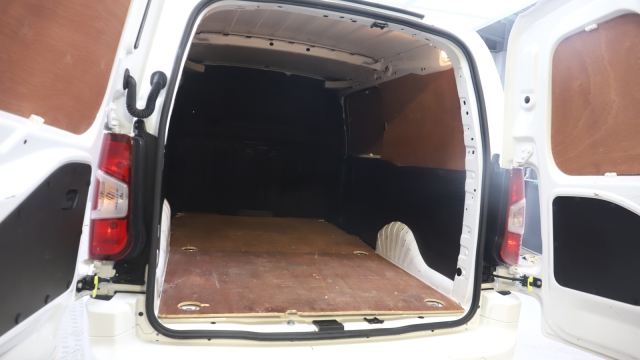 View the 2020 Vauxhall Combo Cargo: 2300 1.5 Turbo D 100ps H1 Sportive Van Online at Peter Vardy